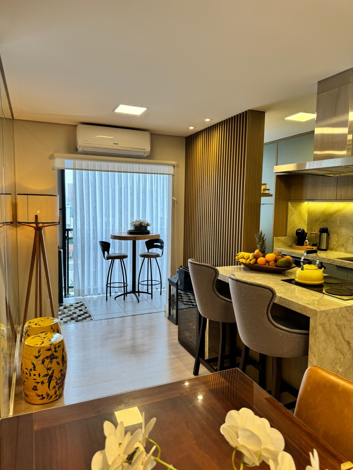 Apartamento finamente mobiliado no centro de Piçarras - 200 M DO MAR