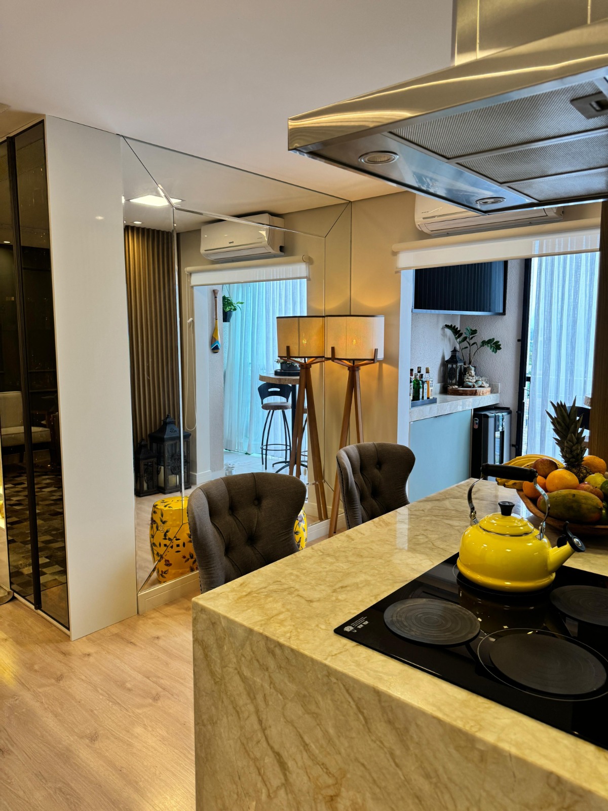 Apartamento finamente mobiliado no centro de Piçarras - 200 M DO MAR