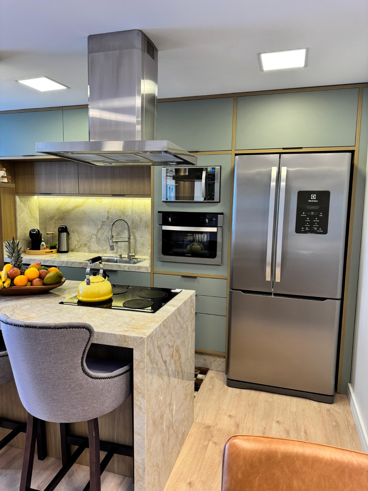 Apartamento finamente mobiliado no centro de Piçarras - 200 M DO MAR