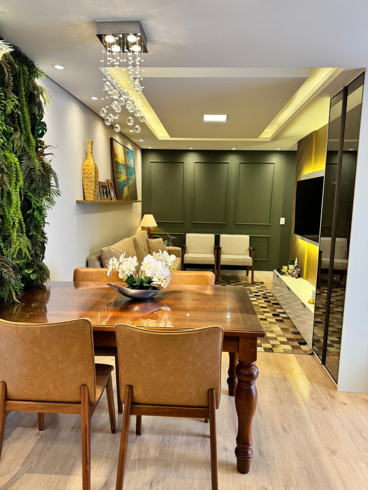 Apartamento finamente mobiliado no centro de Piçarras - 200 M DO MAR