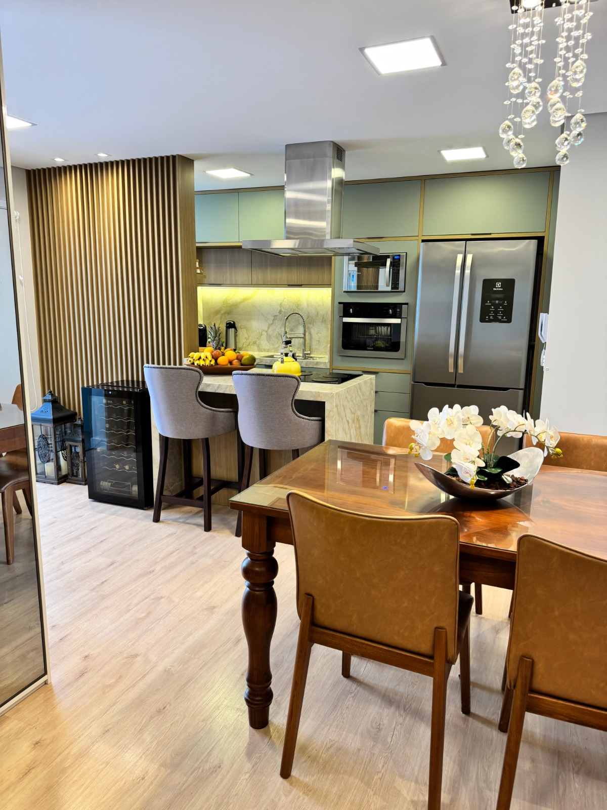 Apartamento finamente mobiliado no centro de Piçarras - 200 M DO MAR
