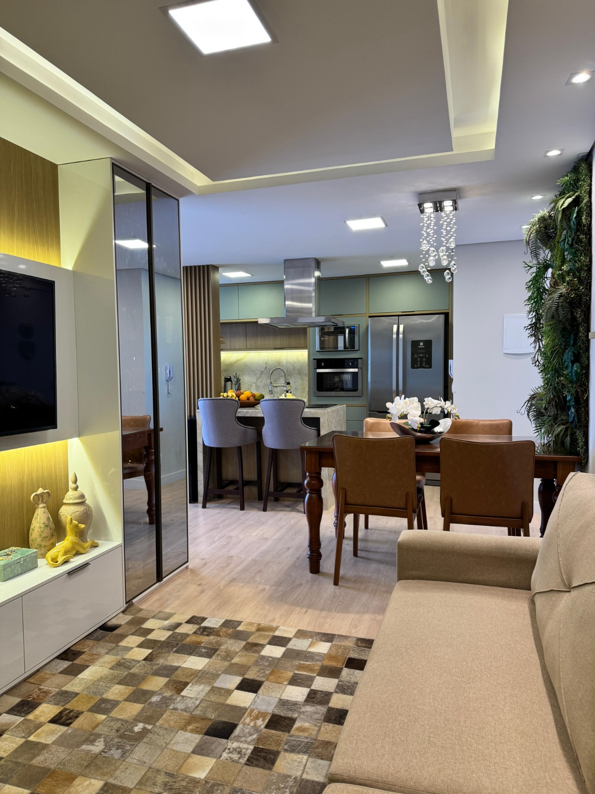 Apartamento finamente mobiliado no centro de Piçarras - 200 M DO MAR