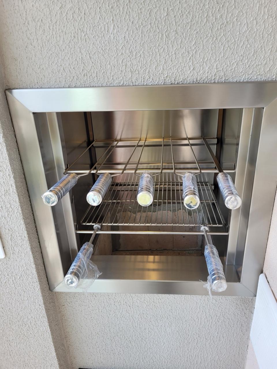Apartamento finamente mobiliado no centro de Piçarras - 200 M DO MAR