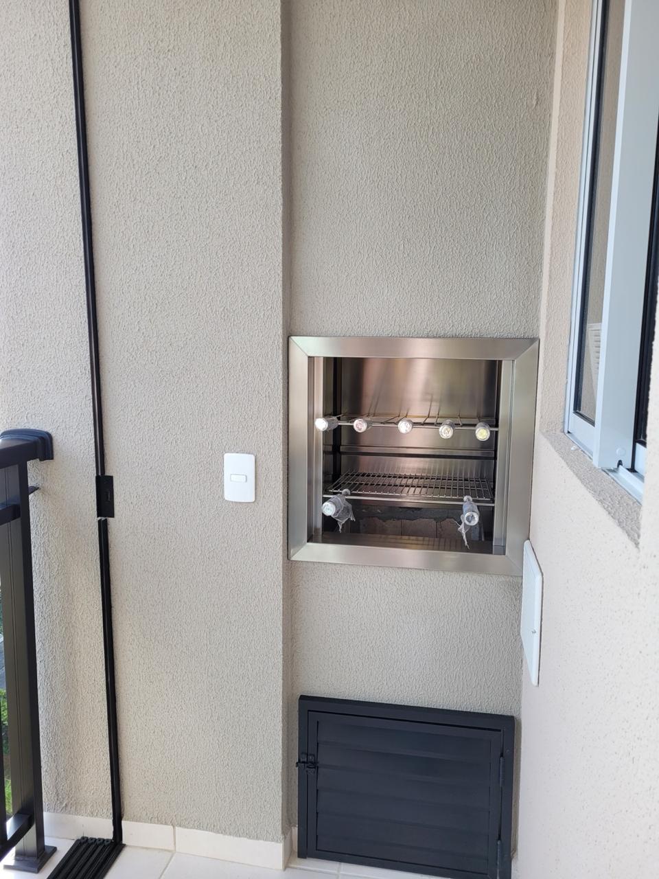 Apartamento finamente mobiliado no centro de Piçarras - 200 M DO MAR