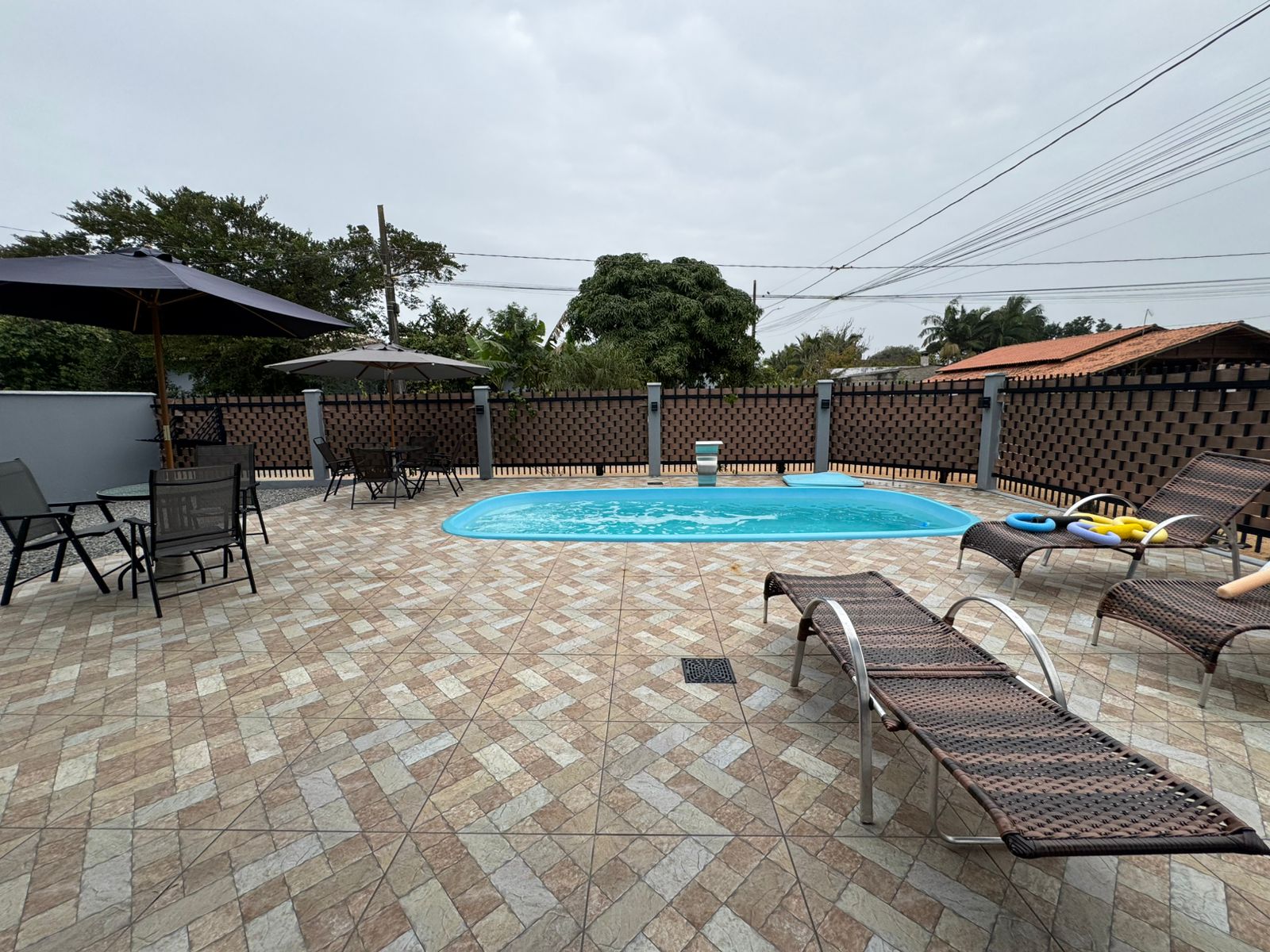 Casa com piscina a 700 m da praia em Itajuba - Averbada