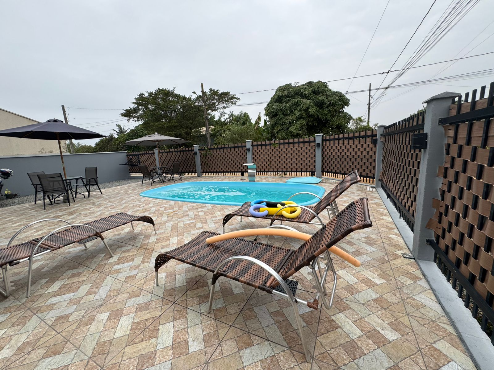 Casa com piscina a 700 m da praia em Itajuba - Averbada