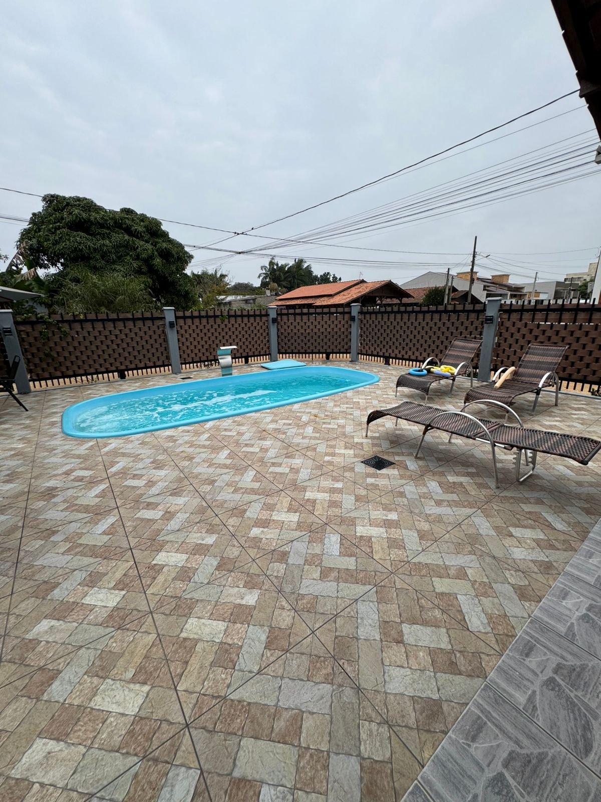 Casa com piscina a 700 m da praia em Itajuba - Averbada