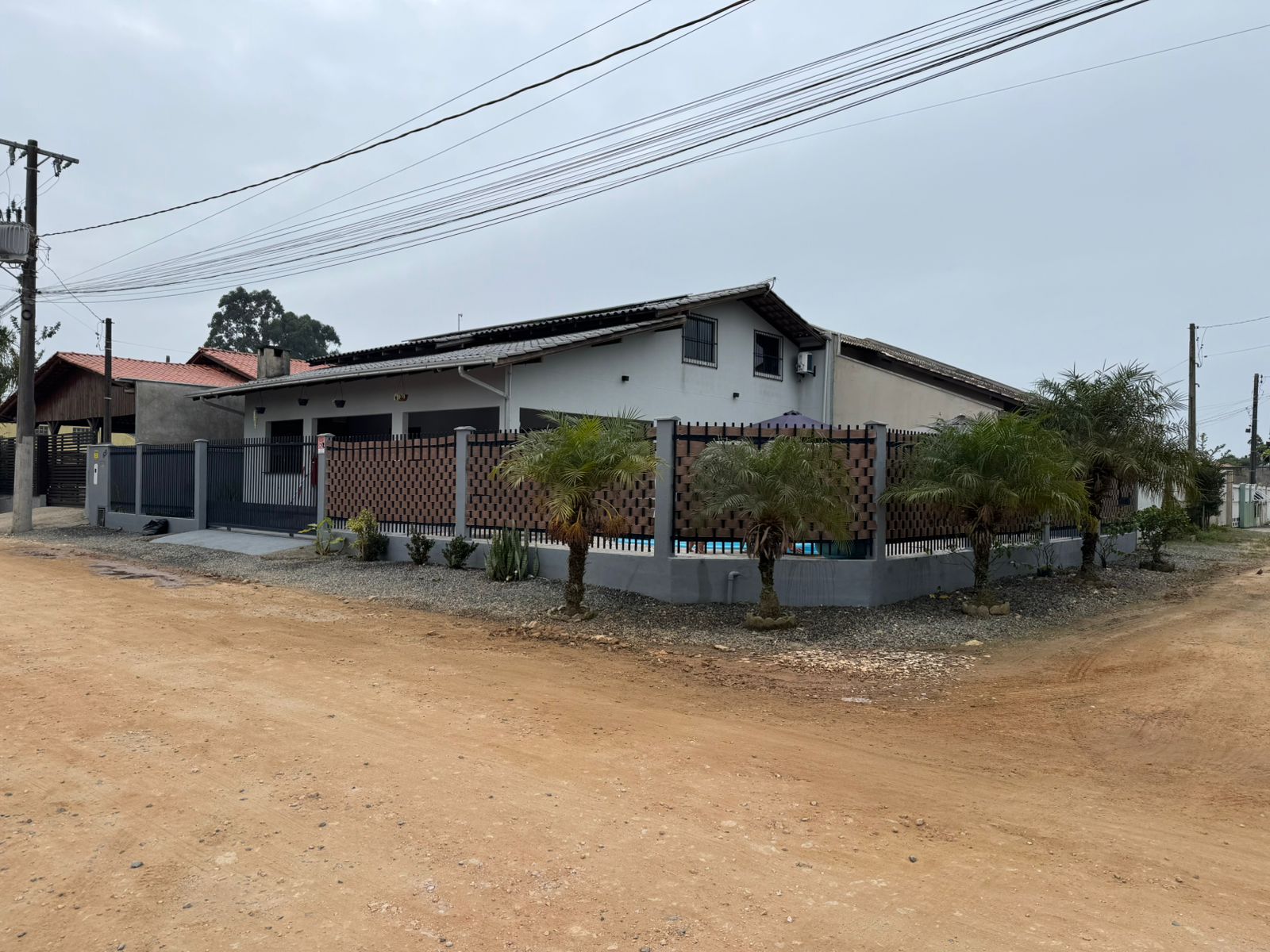 Casa com piscina a 700 m da praia em Itajuba - Averbada
