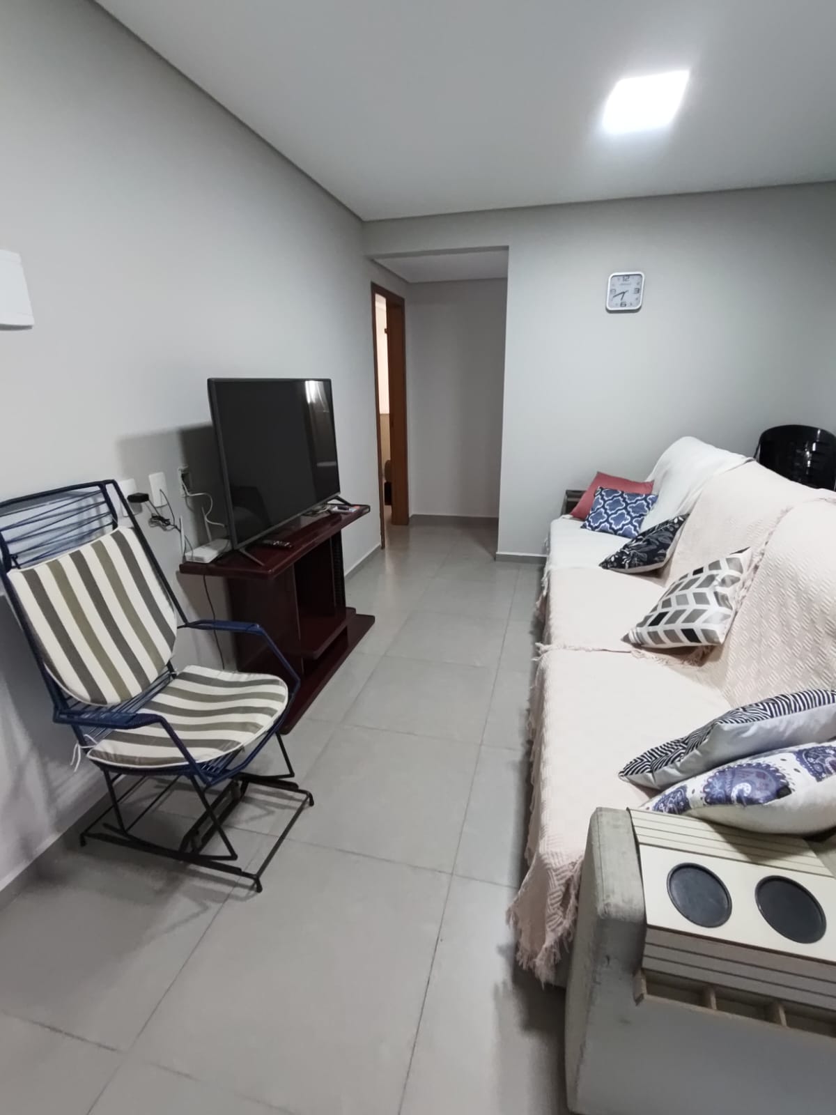 Apartamento mobiliado a 400 metros da praia do Cerro para locação!!