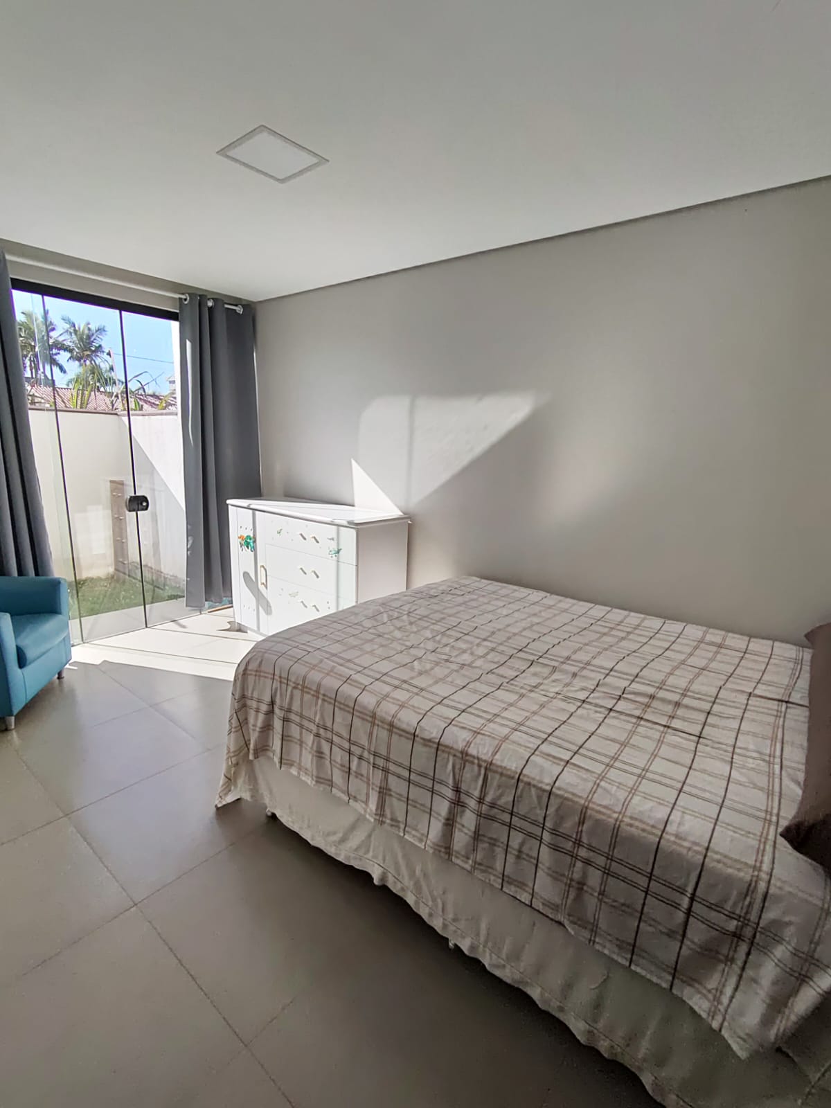 Apartamento mobiliado a 400 metros da praia do Cerro para locação!!