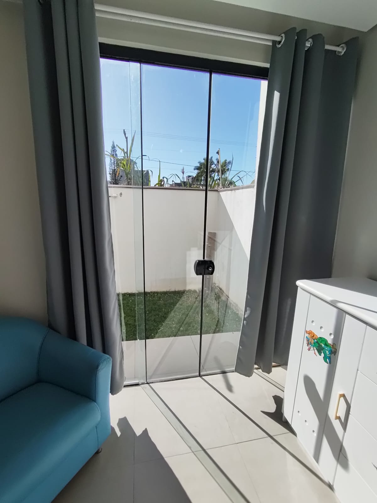 Apartamento mobiliado a 400 metros da praia do Cerro para locação!!
