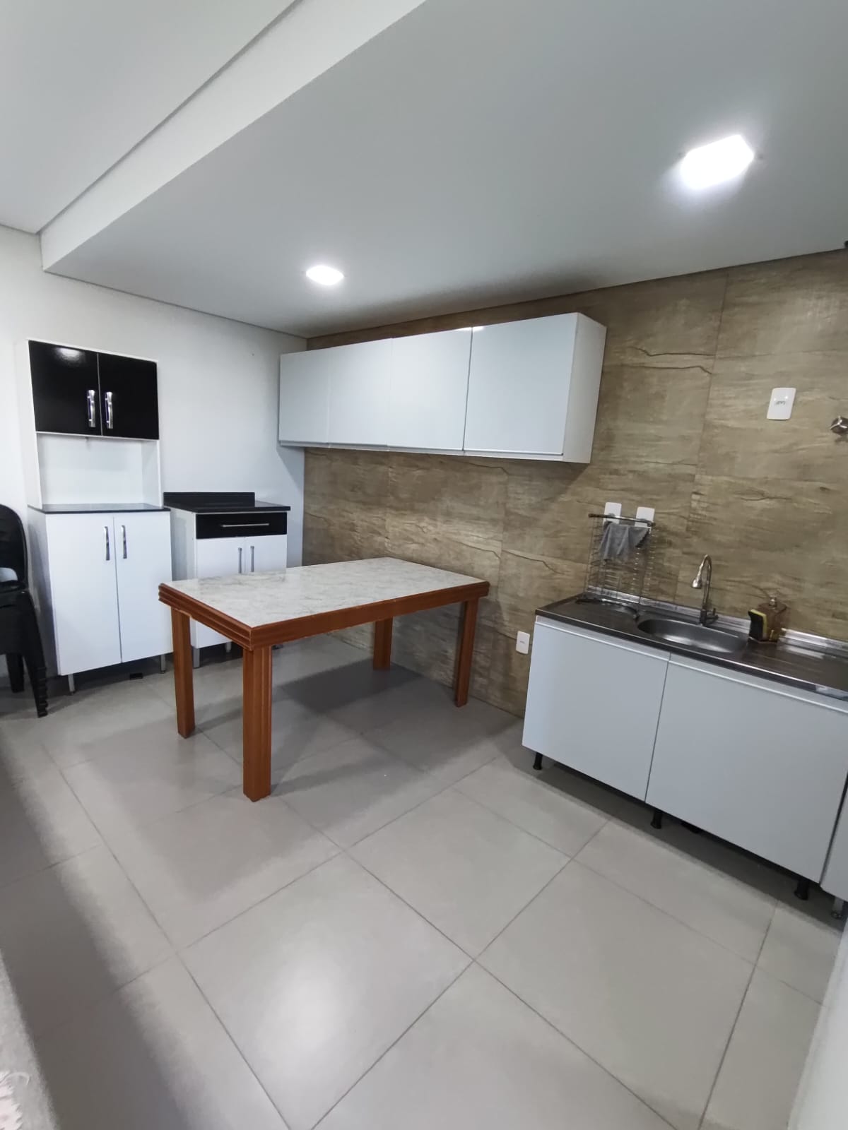 Apartamento mobiliado a 400 metros da praia do Cerro para locação!!