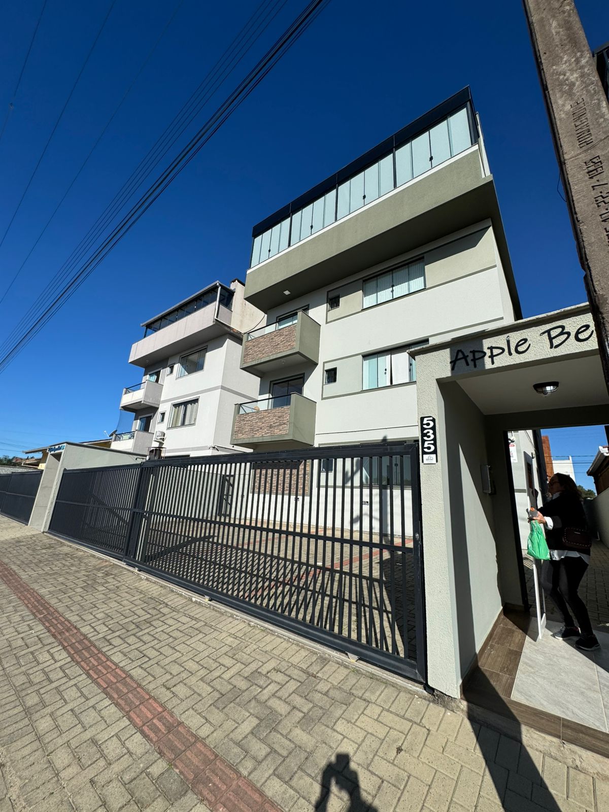 Apartamento mobiliado e decorado a 550m da Praia do Cerro para Locação