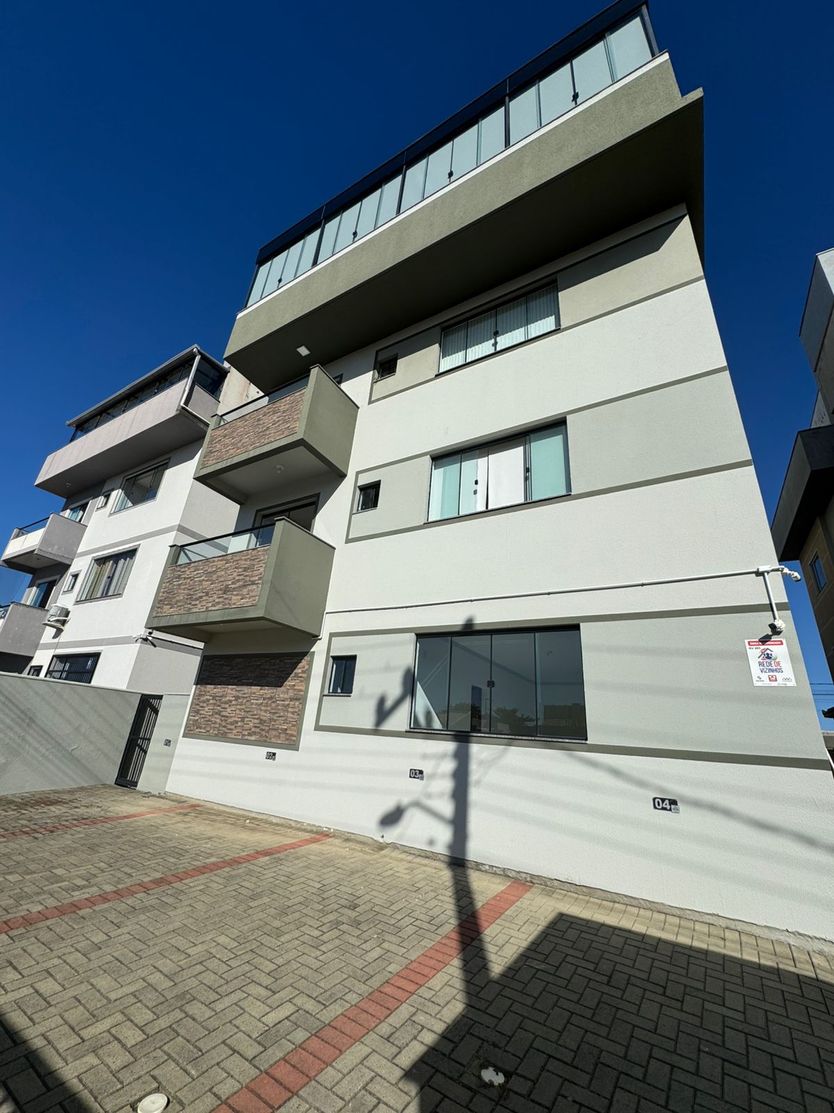 Apartamento mobiliado e decorado a 550m da Praia do Cerro para Locação