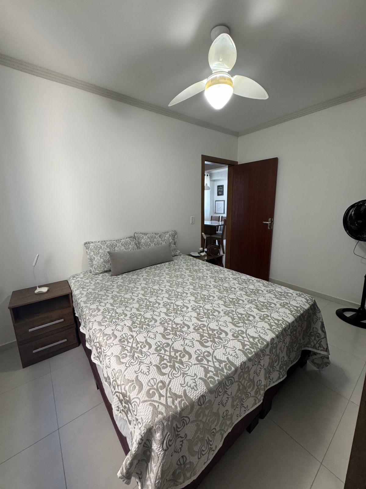 Apartamento mobiliado e decorado a 550m da Praia do Cerro para Locação