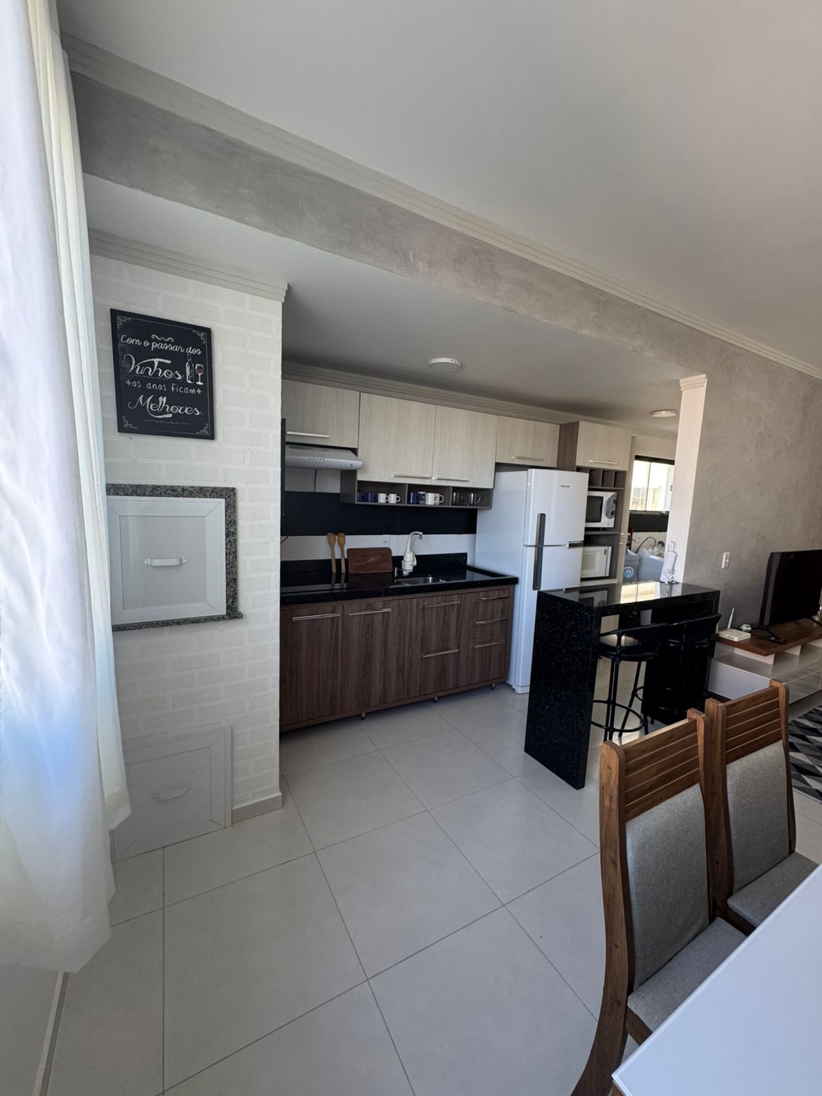 Apartamento mobiliado e decorado a 550m da Praia do Cerro para Locação