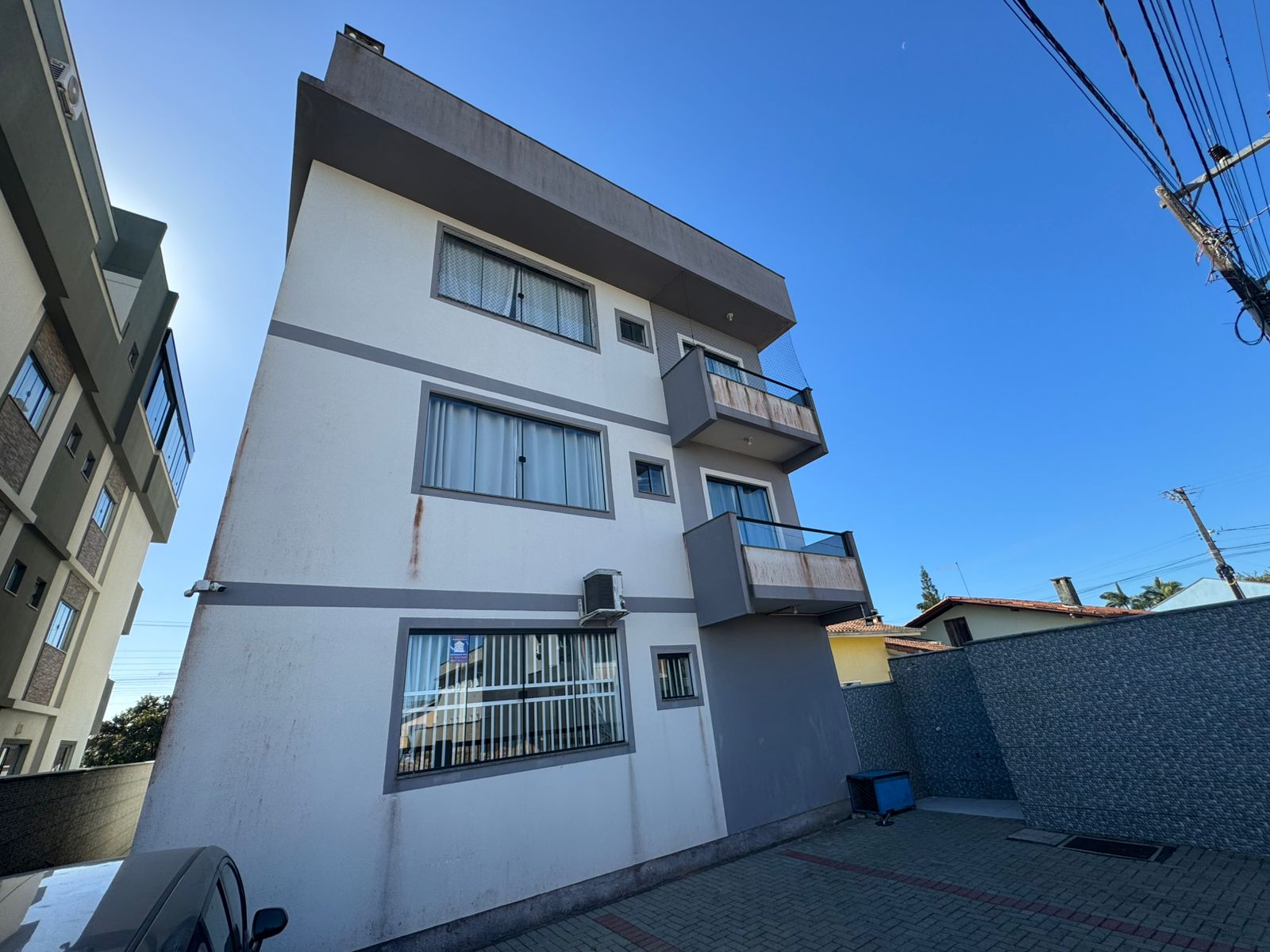 Apartamento mobiliado e decorado a 550m da Praia do Cerro para Locação