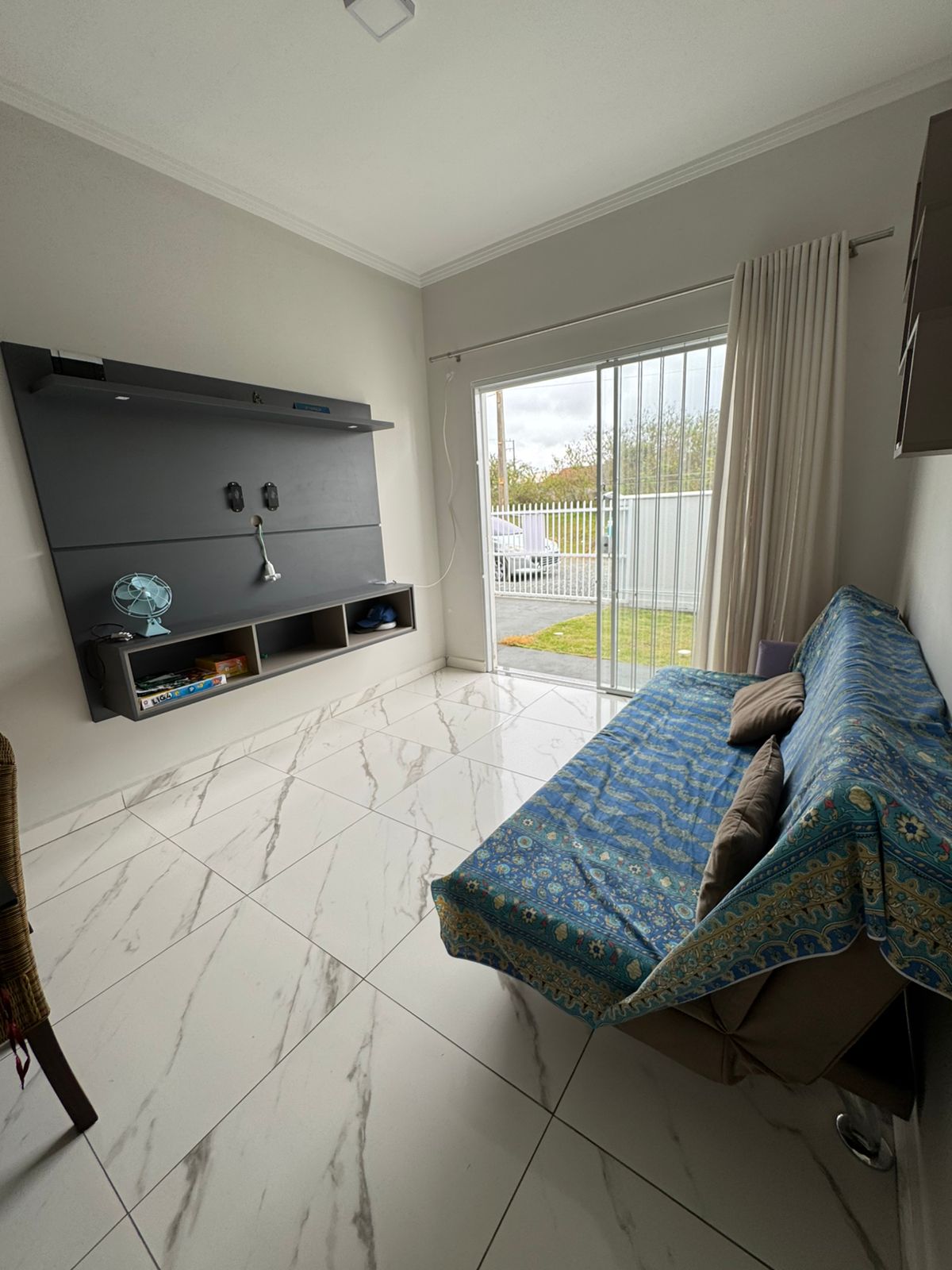 Casa geminada com amplo terreno em Itajuba