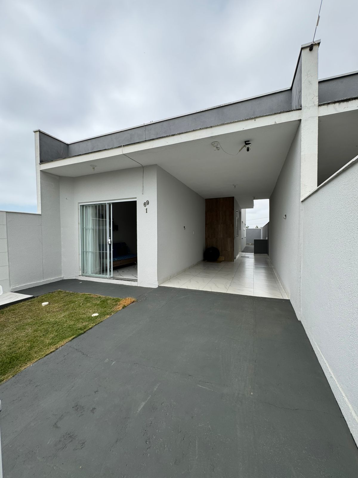 Casa geminada com amplo terreno em Itajuba