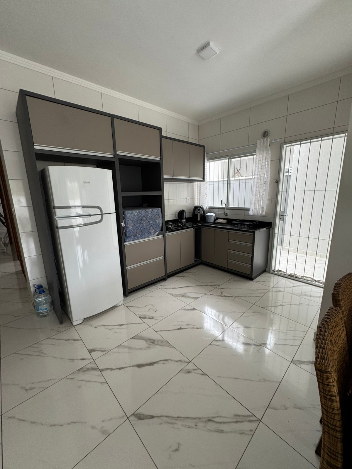 Casa geminada com amplo terreno em Itajuba