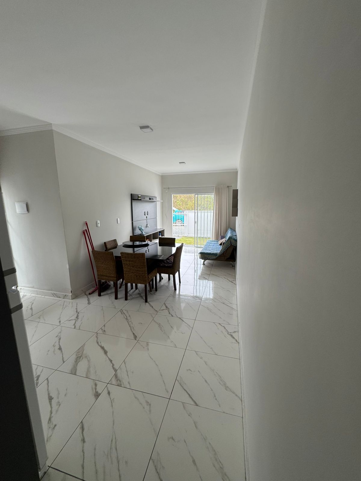 Casa geminada com amplo terreno em Itajuba