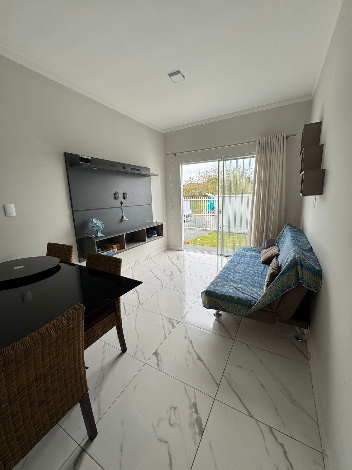 Casa geminada com amplo terreno em Itajuba