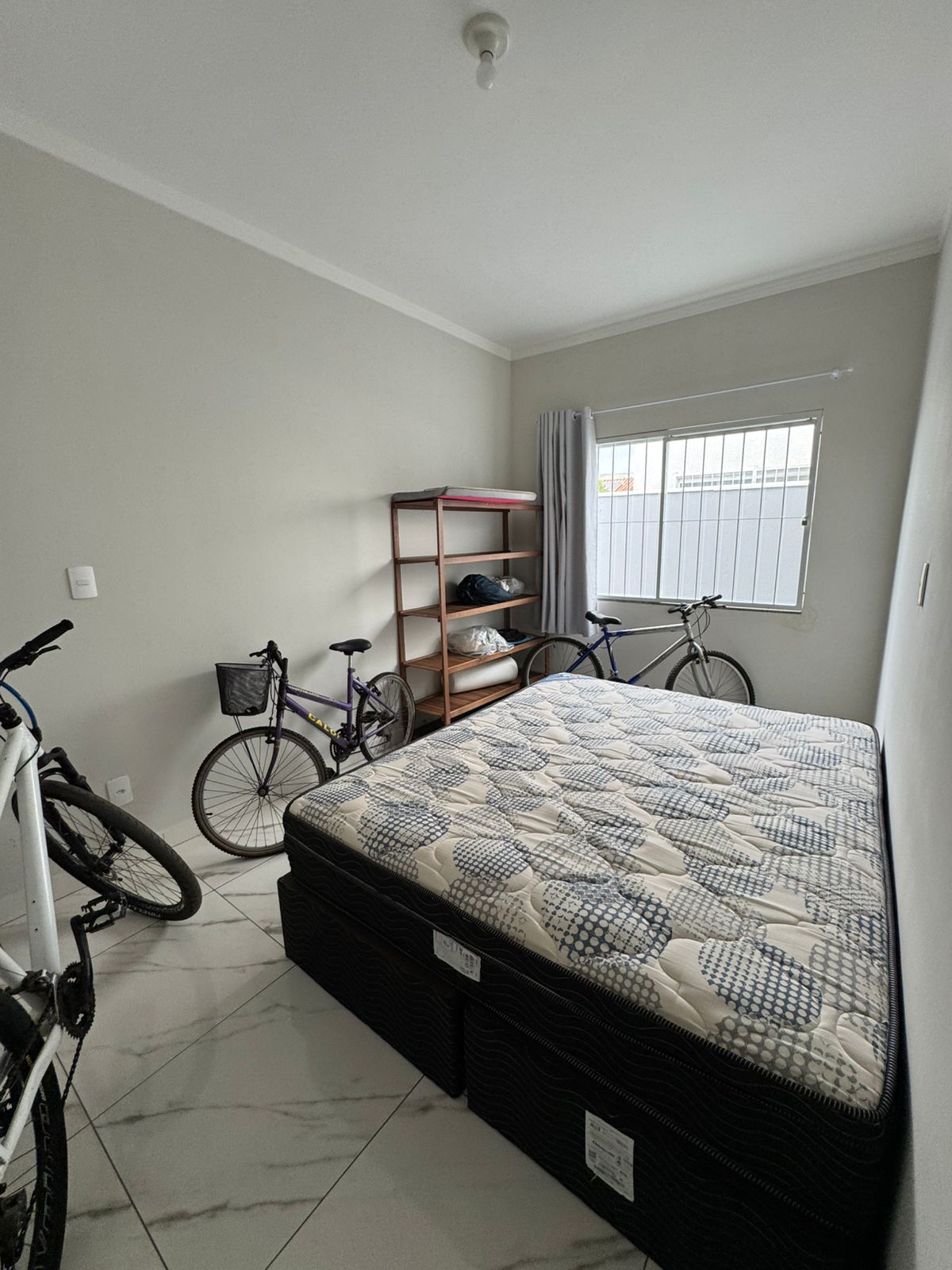 Casa geminada com amplo terreno em Itajuba