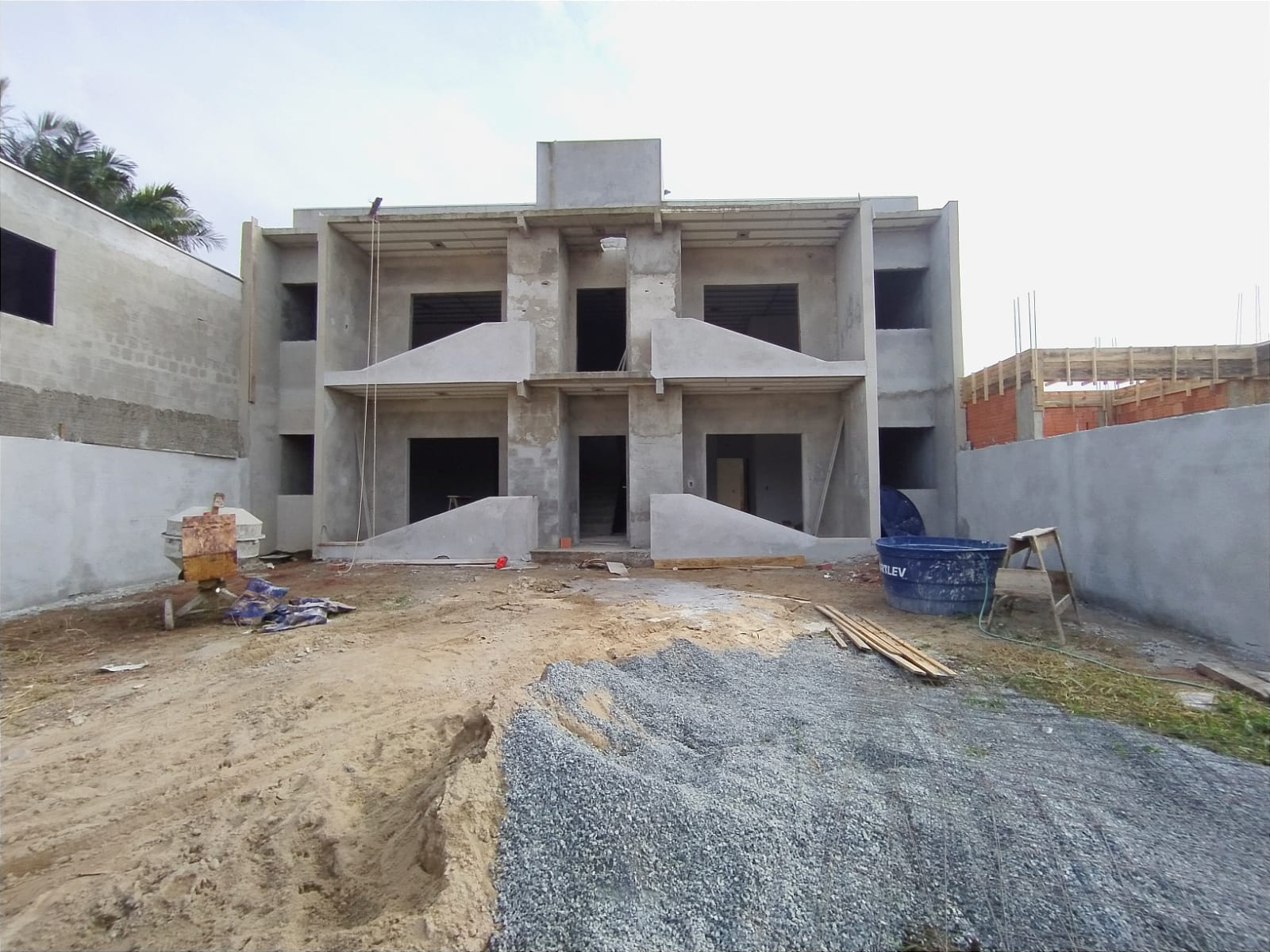 Apartamento térreo entre Itajuba e Piçarras - OPORTUNIDADE