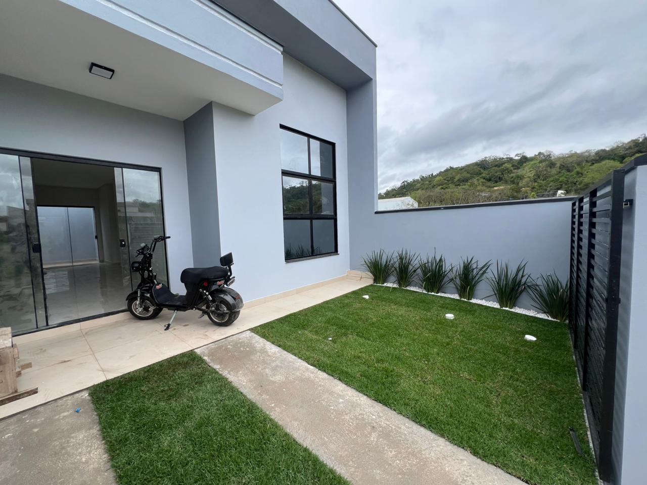 Casa espaçosa com 2 dormitórios em Itajuba - Rua Pavimentada!