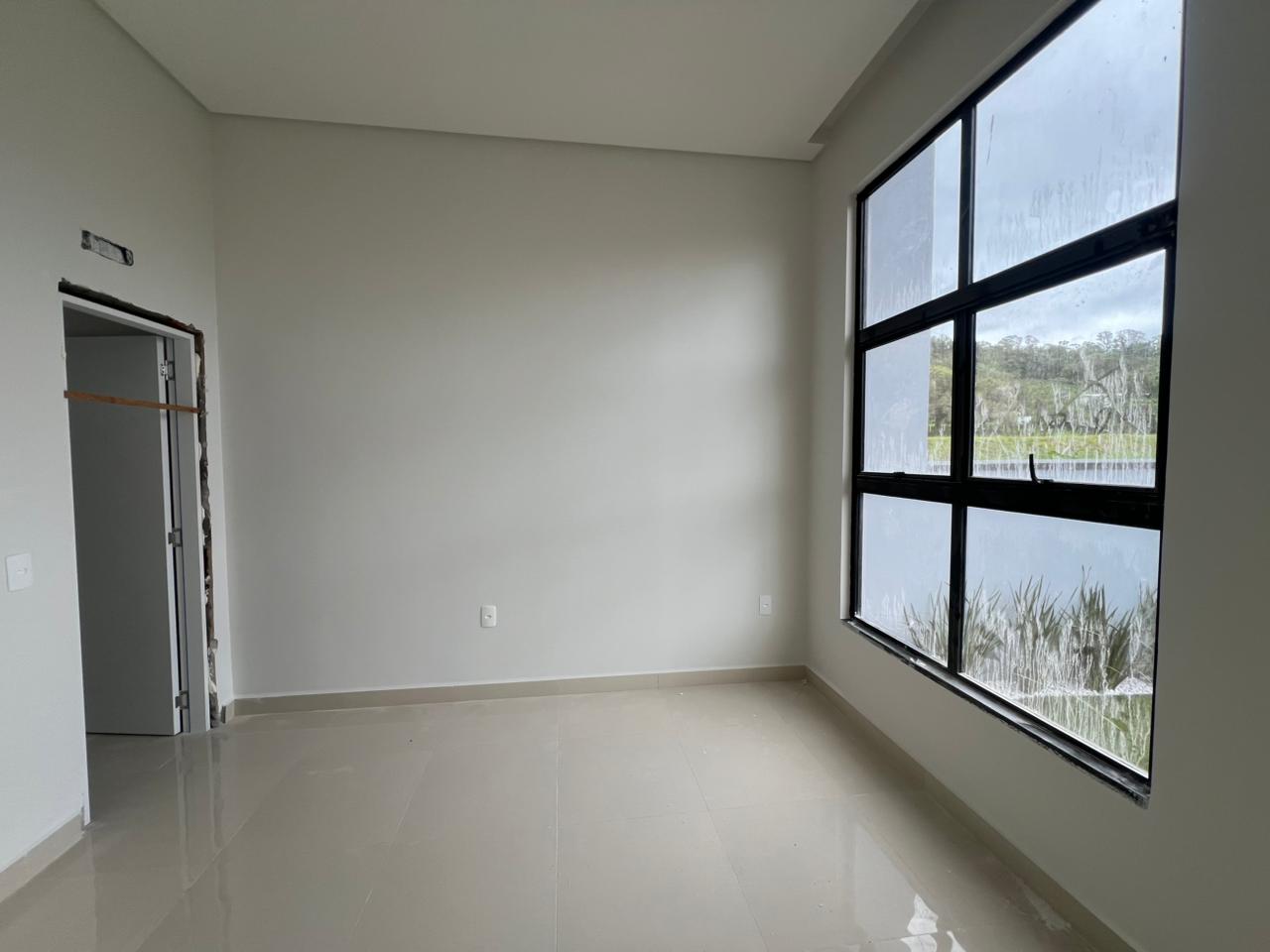 Casa espaçosa com 2 dormitórios em Itajuba - Rua Pavimentada!