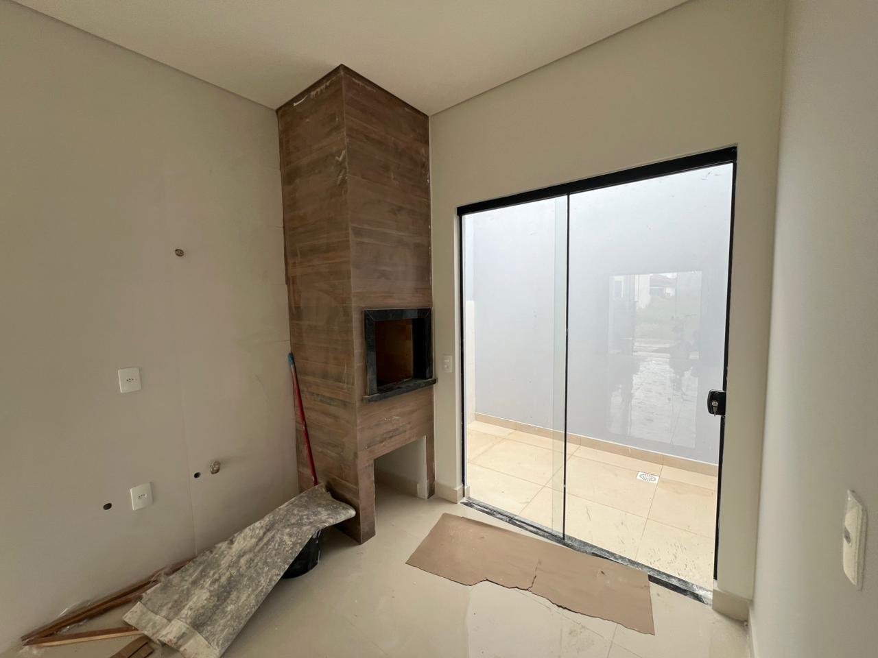 Casa espaçosa com 2 dormitórios em Itajuba - Rua Pavimentada!