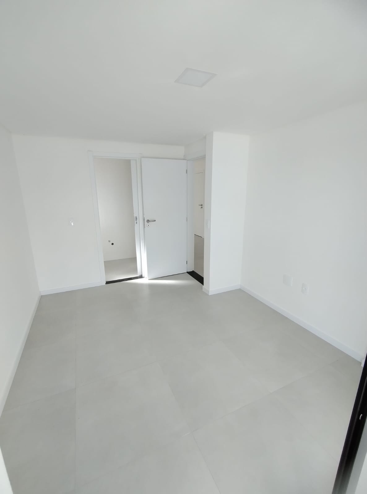 APARTAMENTO QUADRA MAR EM BARRRA VELHA, 100 M DO MAR! - ÚLTIMA UNIDADE