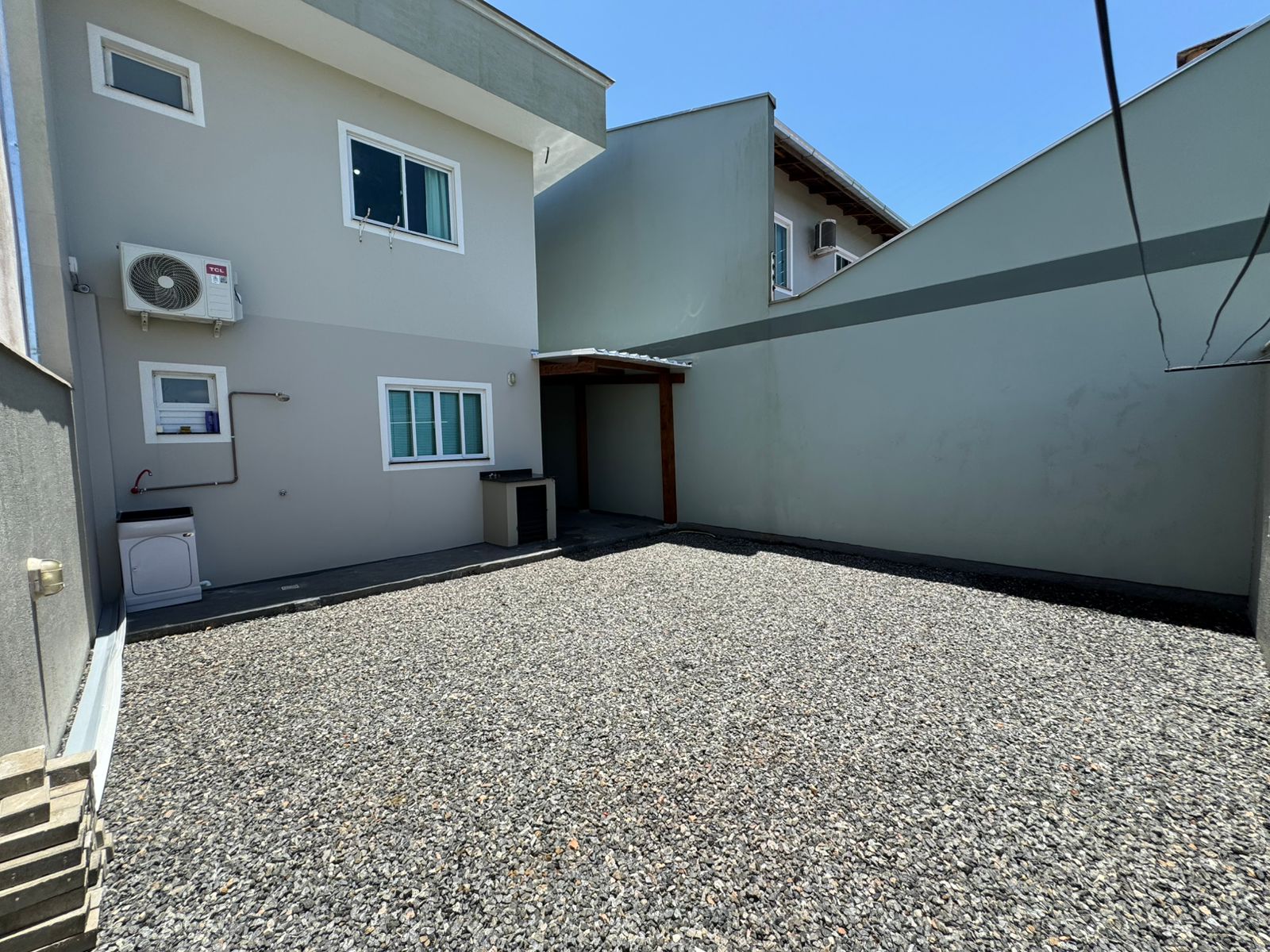 Sobrado Mobiliado com ótimo terreno a 600 m da praia!