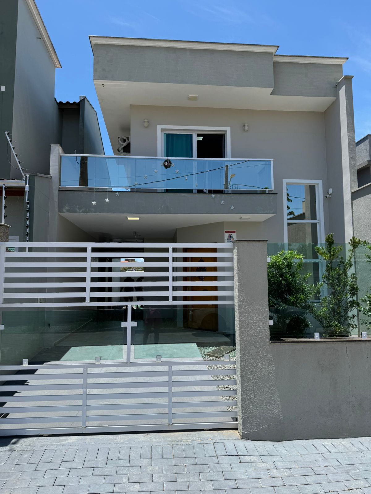 Sobrado Mobiliado com ótimo terreno a 600 m da praia!