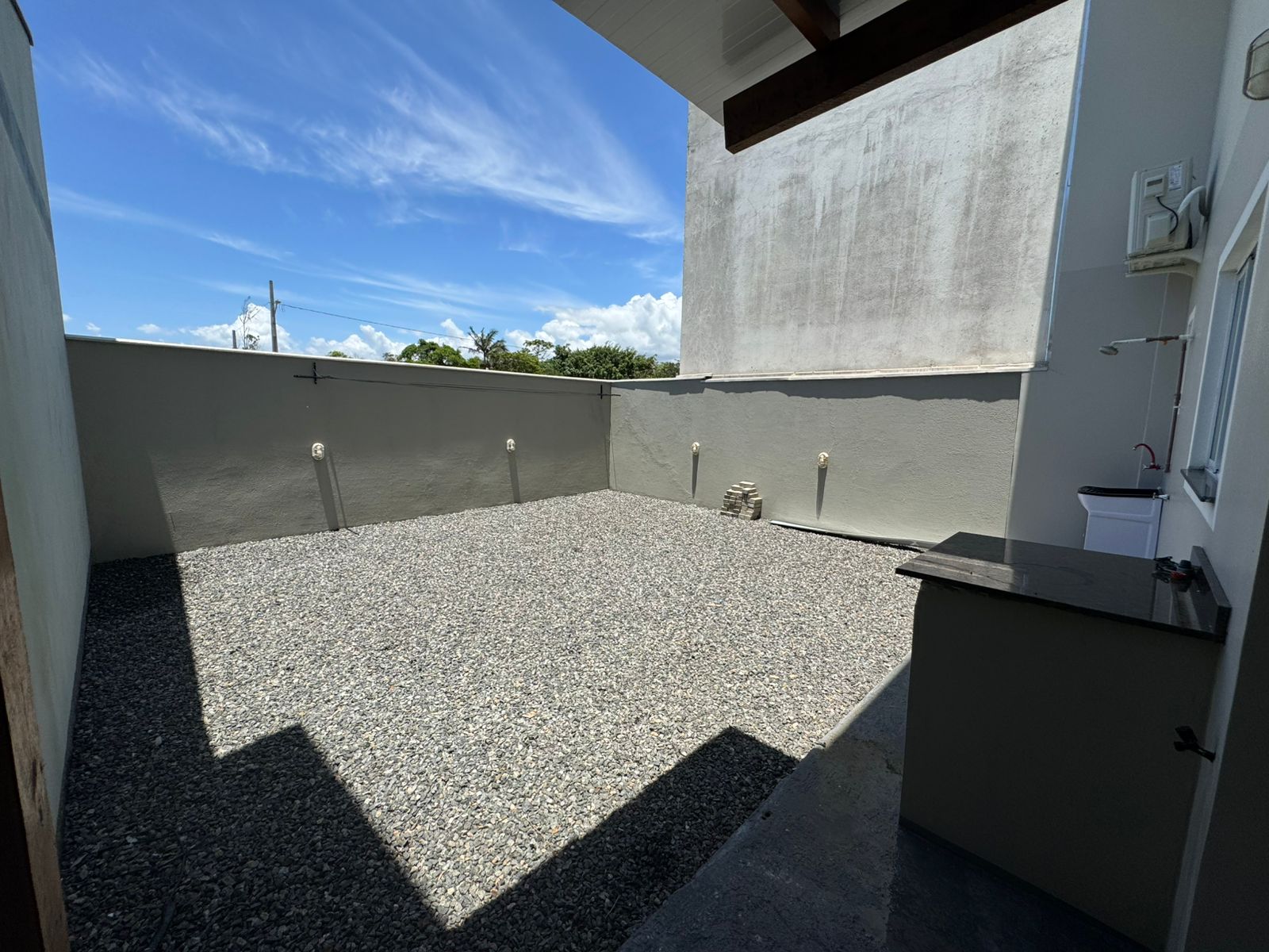 Sobrado Mobiliado com ótimo terreno a 600 m da praia!