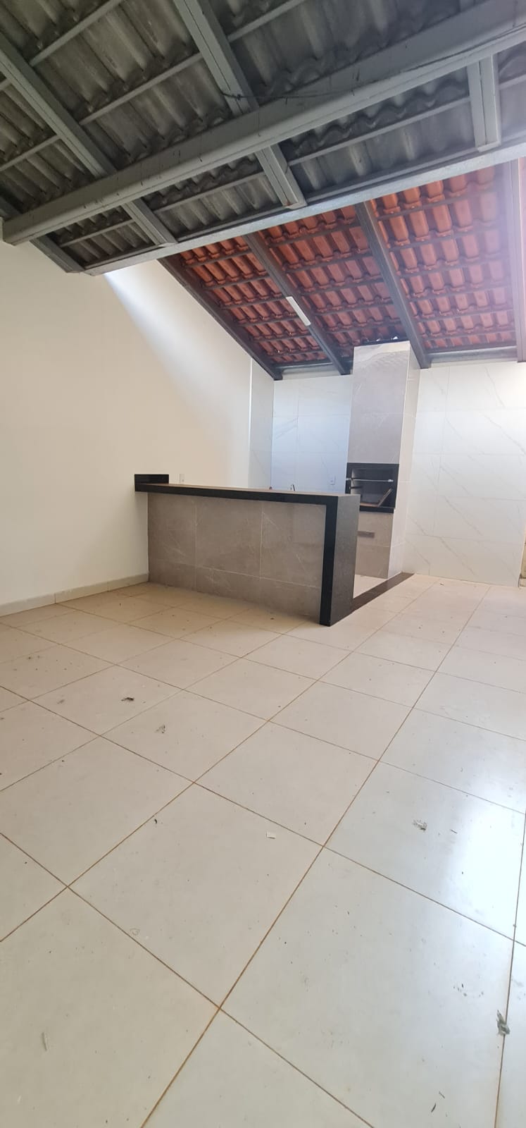PORCELANATO, ARMÁRIOS E A SUA CHURRASQUEIRA