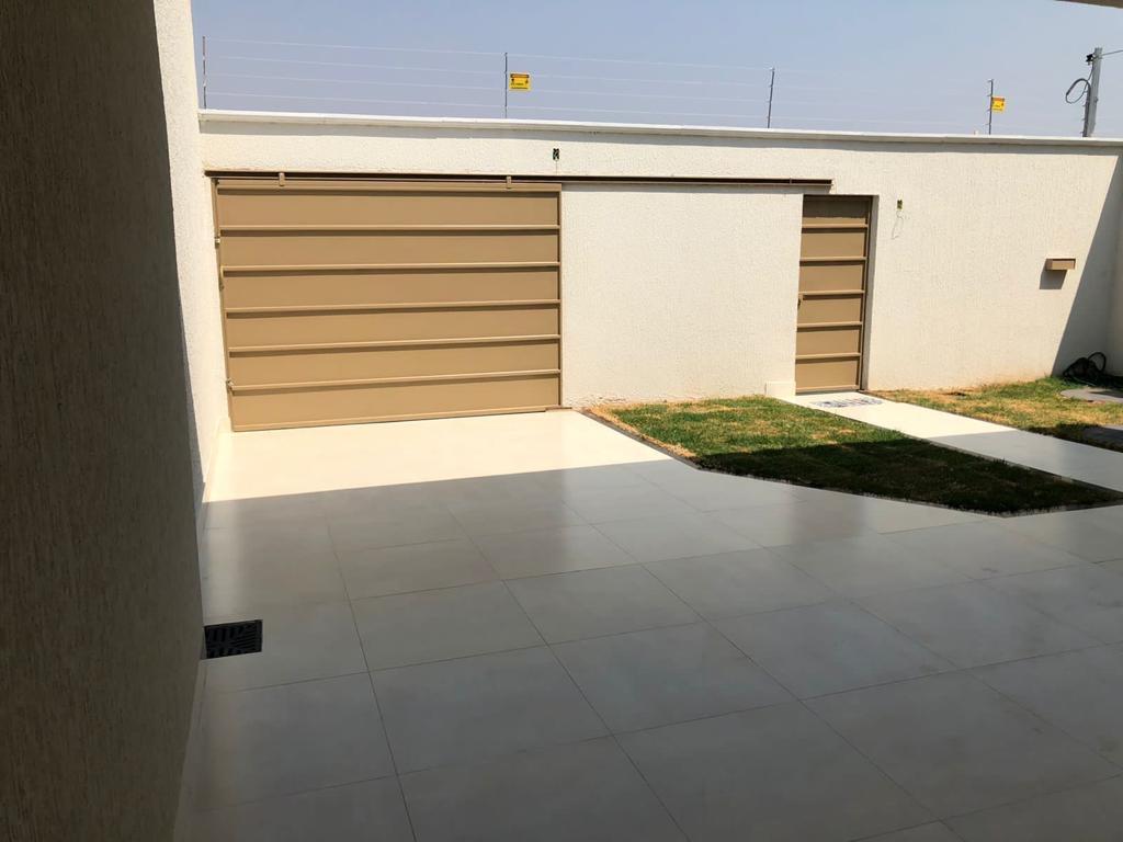 UM LUXO, PISCINA E MUITOS ARMÁRIOS