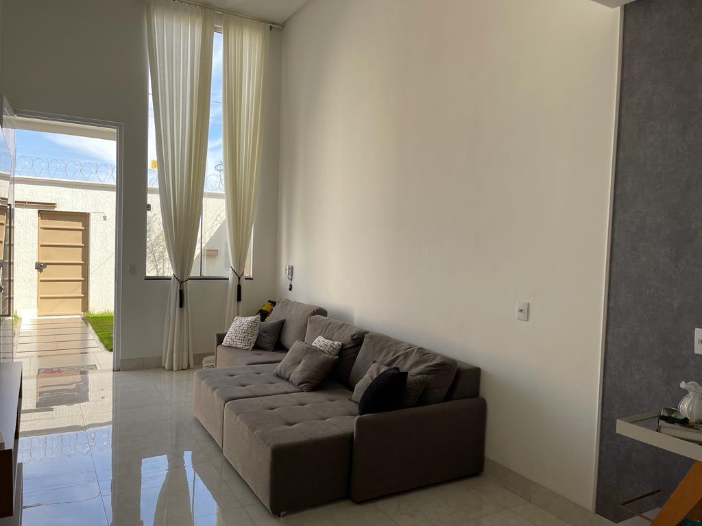 UM LUXO, PISCINA E MUITOS ARMÁRIOS
