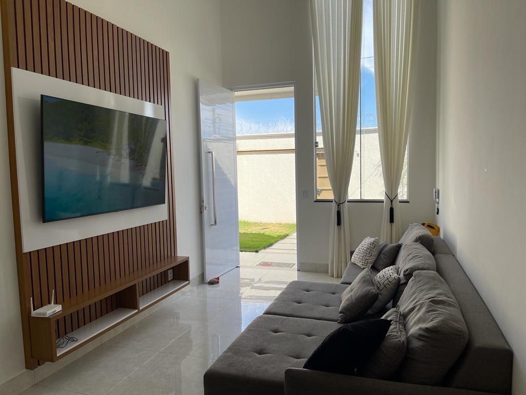 UM LUXO, PISCINA E MUITOS ARMÁRIOS