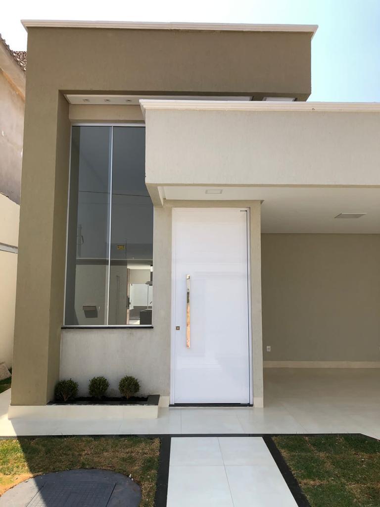 UM LUXO, PISCINA E MUITOS ARMÁRIOS