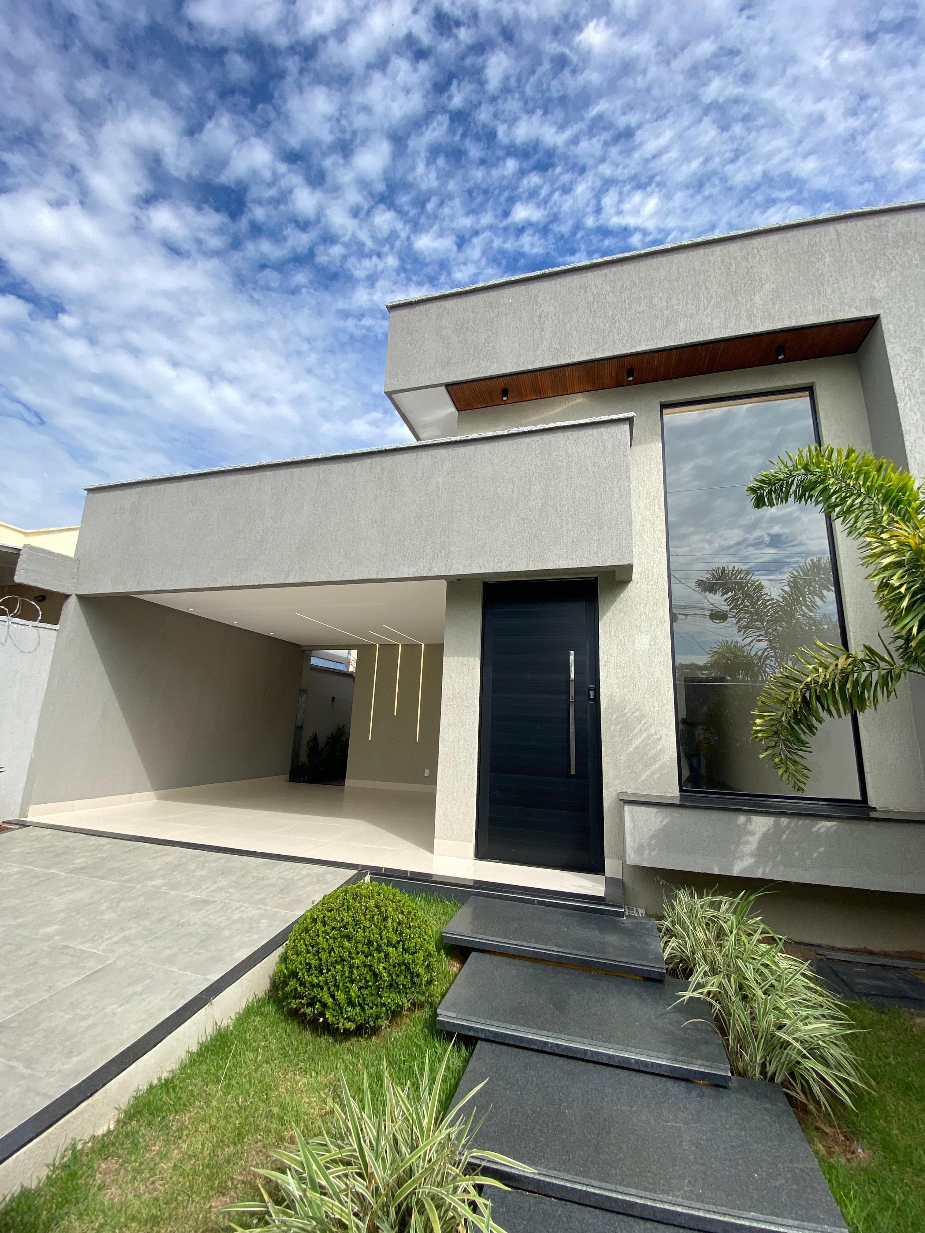 Residência de Luxo - 3 Suítes, Piscina e Área Gourmet.