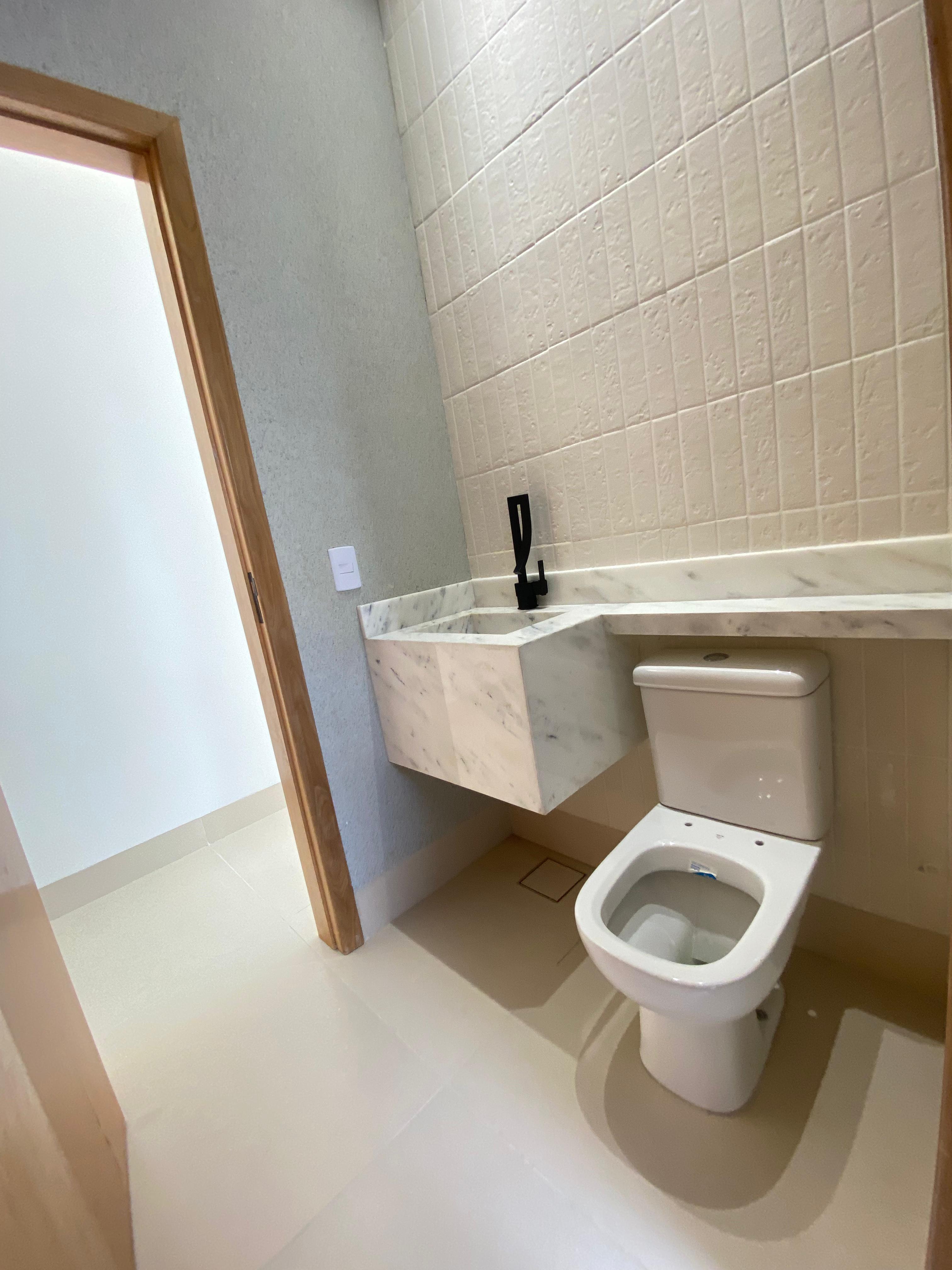 Residência de Luxo - 3 Suítes, Piscina e Área Gourmet.