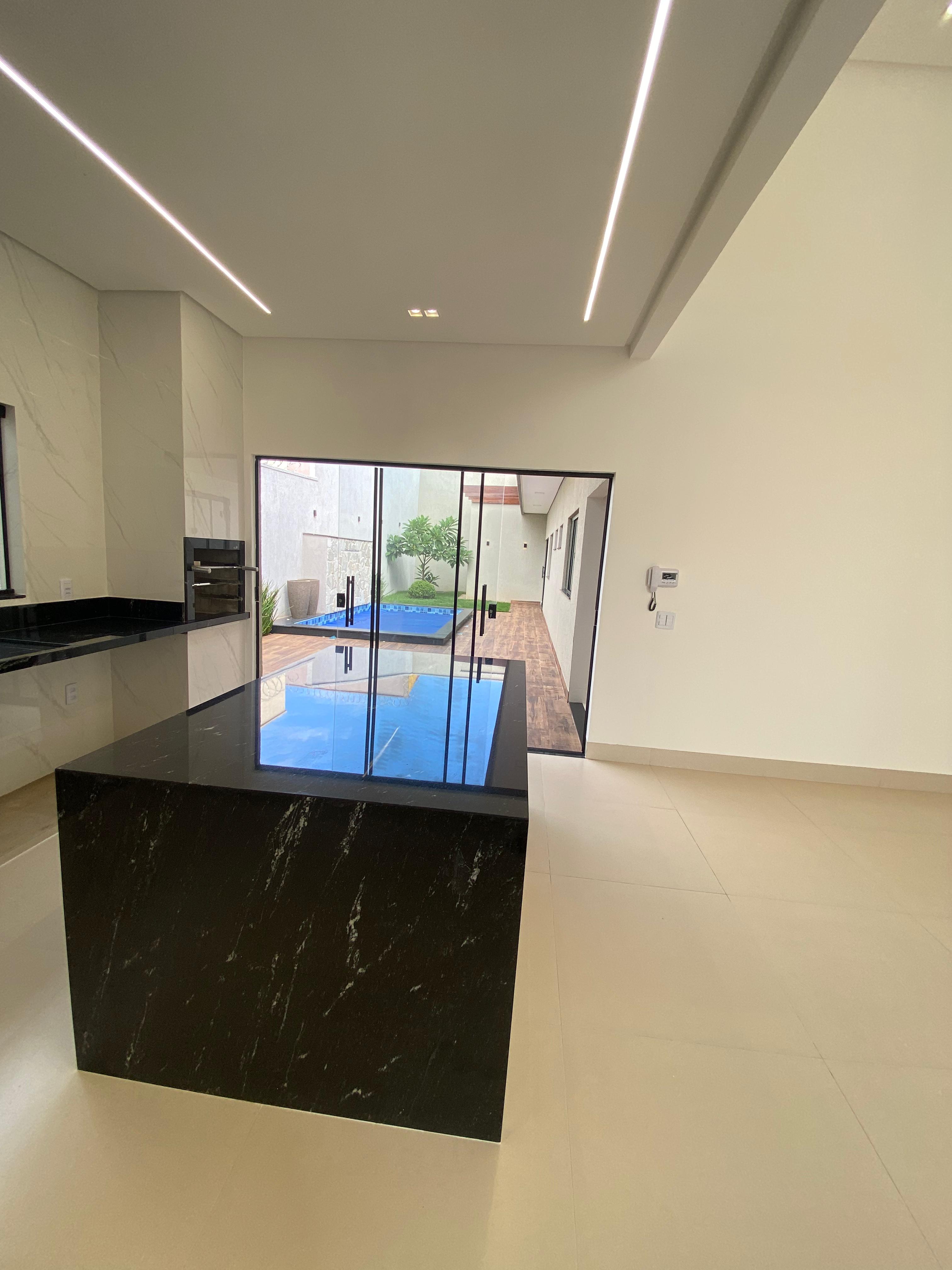 Residência de Luxo - 3 Suítes, Piscina e Área Gourmet.
