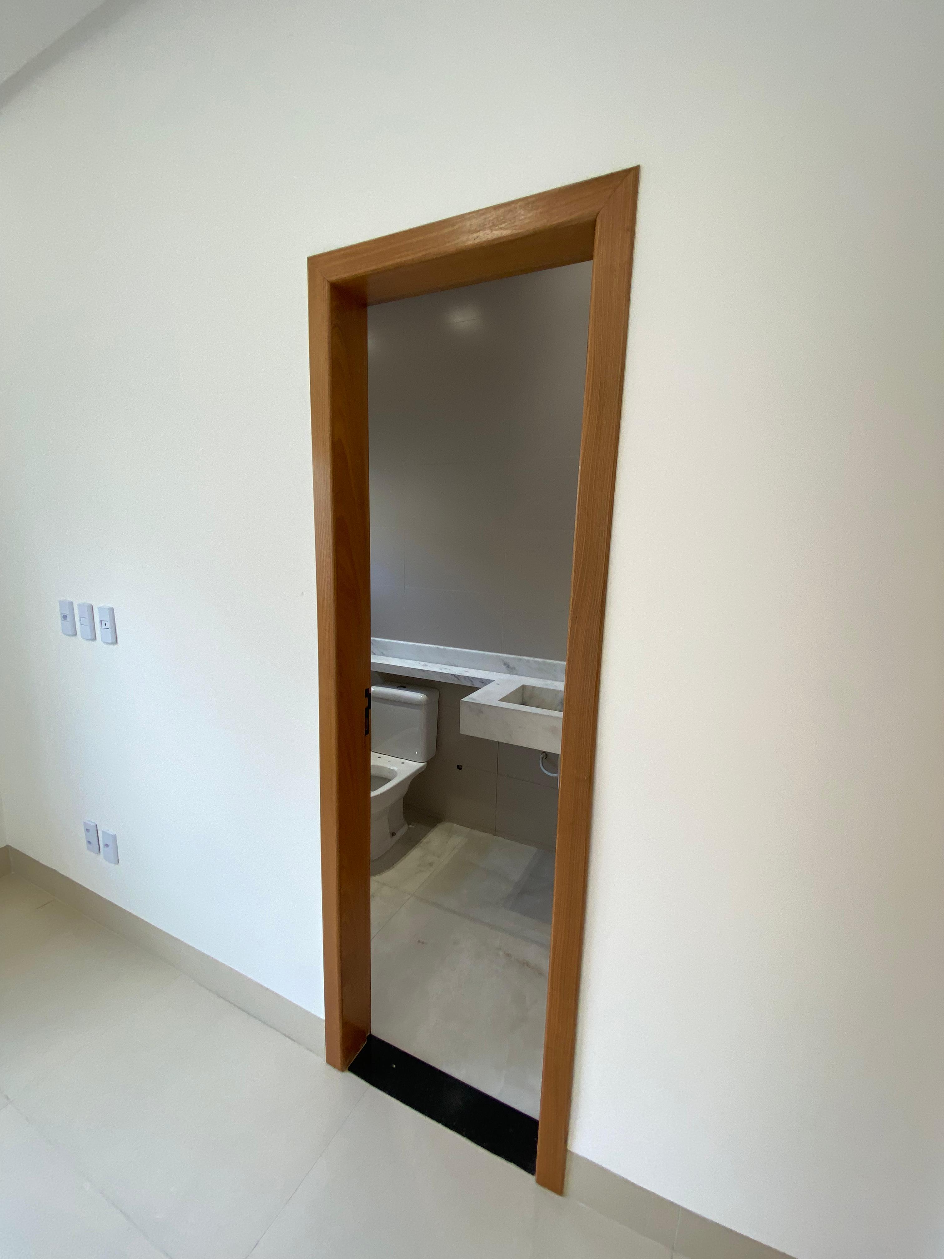 Residência de Luxo - 3 Suítes, Piscina e Área Gourmet.