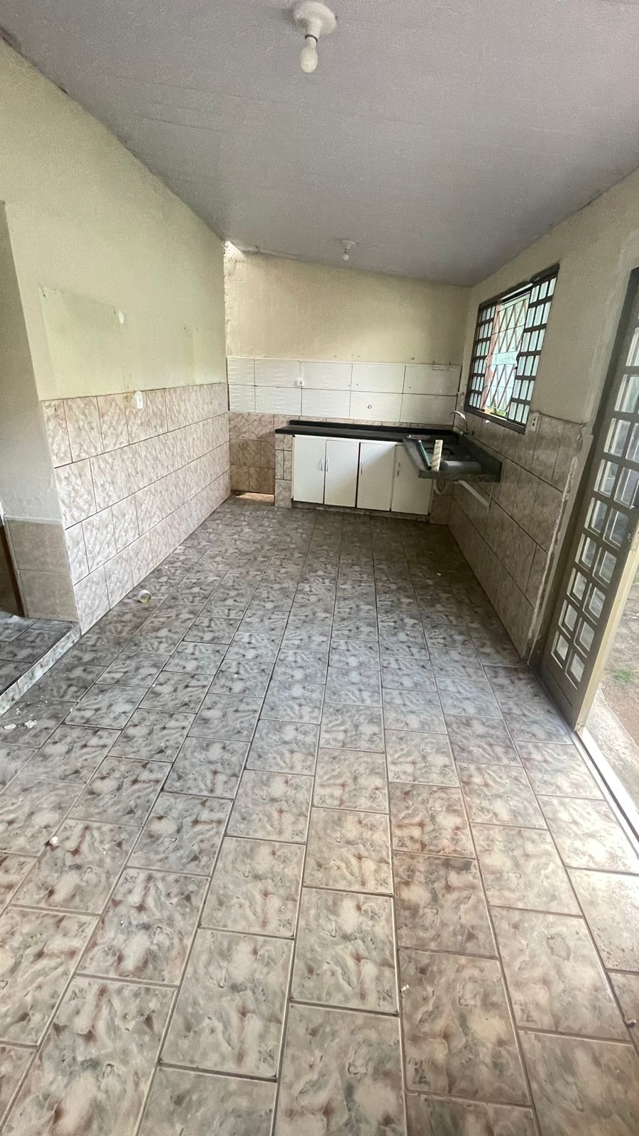 IMÓVEL LOCALIZADO NO SETOR DOS FUNCIONÁRIOS!
