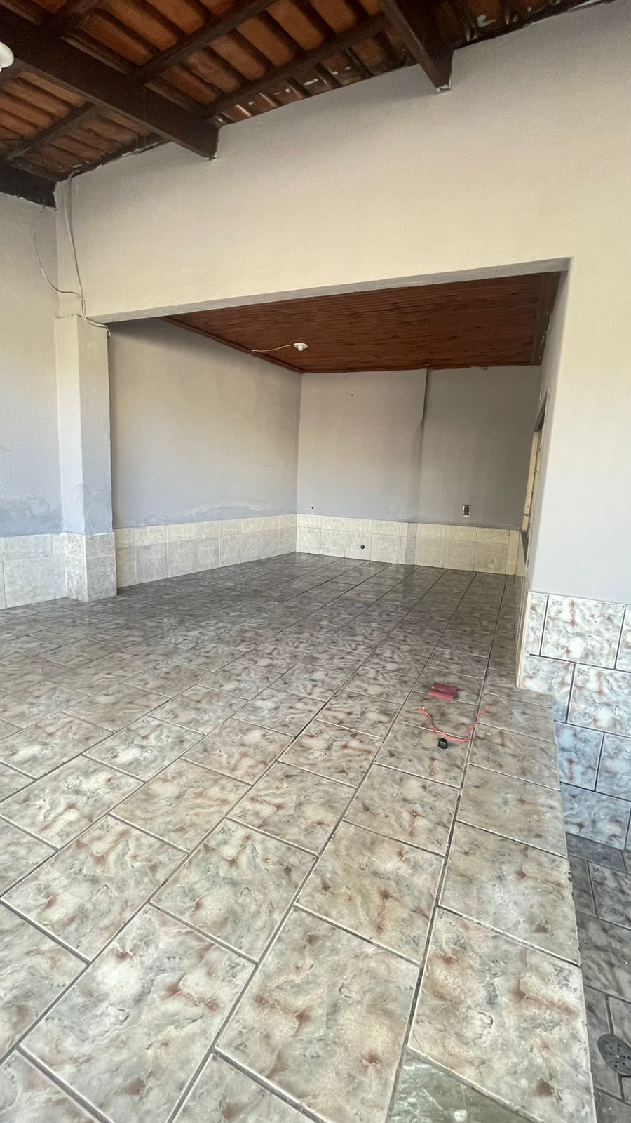 IMÓVEL LOCALIZADO NO SETOR DOS FUNCIONÁRIOS!