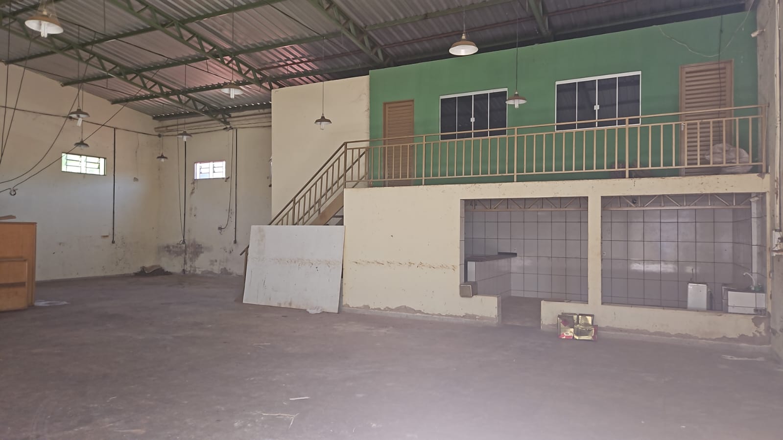 Casa com Galpão à Venda – Oportunidade Única!