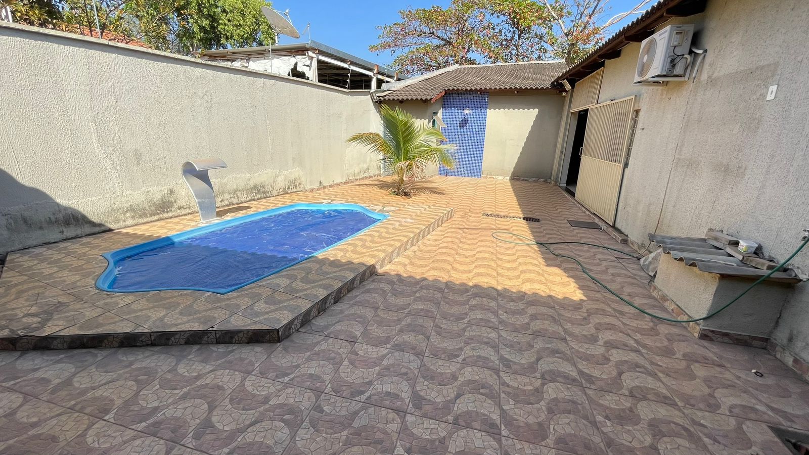 CASA PROXIMO A FEIRA DE DOMINGO - BALNEARIO