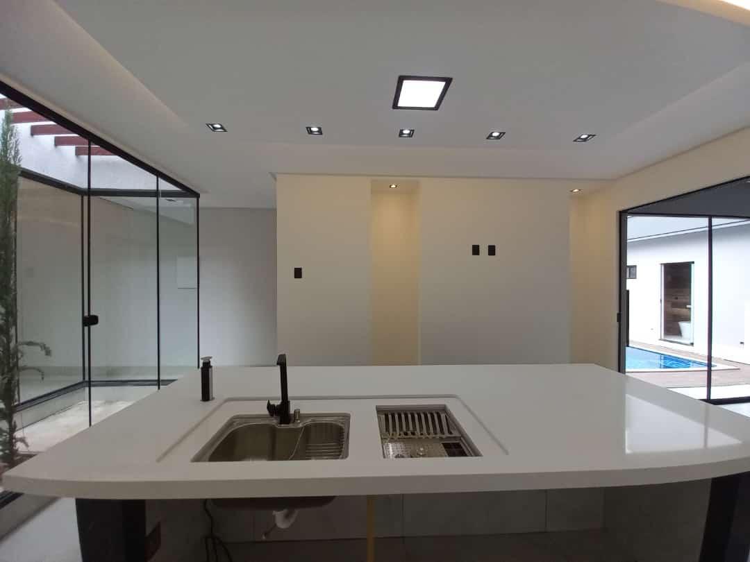Oportunidade Imperdível: Luxuosa Casa com 3 Suítes e Área de Lazer Próxima ao Passeio das Águas!