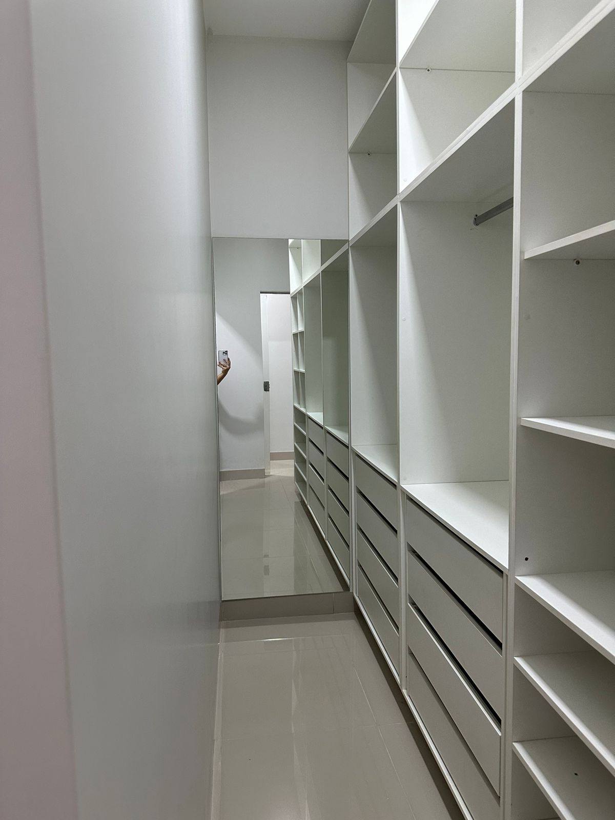 Casa Moderna com 3 Quartos, Suíte e Área Gourmet - Climatizada e Segura!